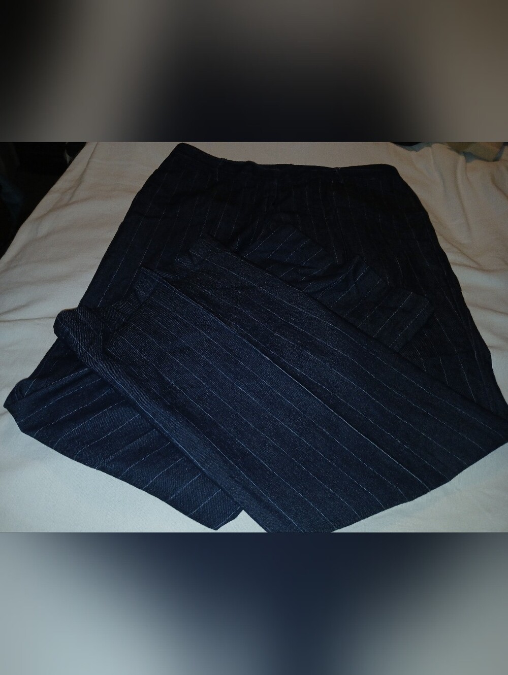 Pre-loved Larry Levine Women's Navy Pinstripe Relaxed Fit dress pants.